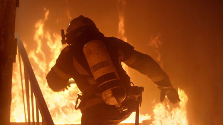 کراچی: گھر میں گیس لیکج دھماکا، دو خواتین سمیت 3 افراد جھلس گئے