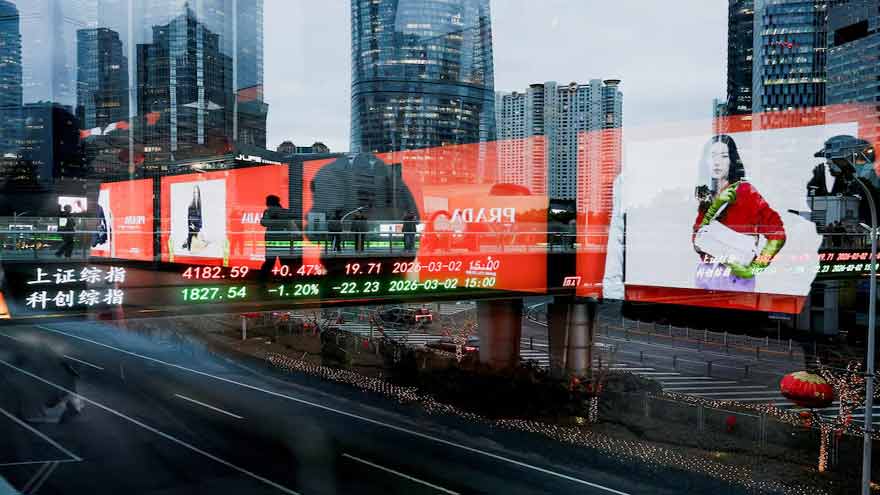 Stocks skid to four-month low as oil shock spooks investors