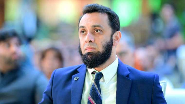 عطا تارڑ کی لاہورمیں کتا کاٹنے سے بچی کی ہلاکت پر متاثرہ خاندان سے ملاقات