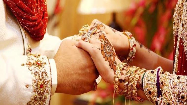 بیوی کی فیس بک پوسٹ دیکھ کر خوفزدہ شوہر کا انوکھا فیصلہ