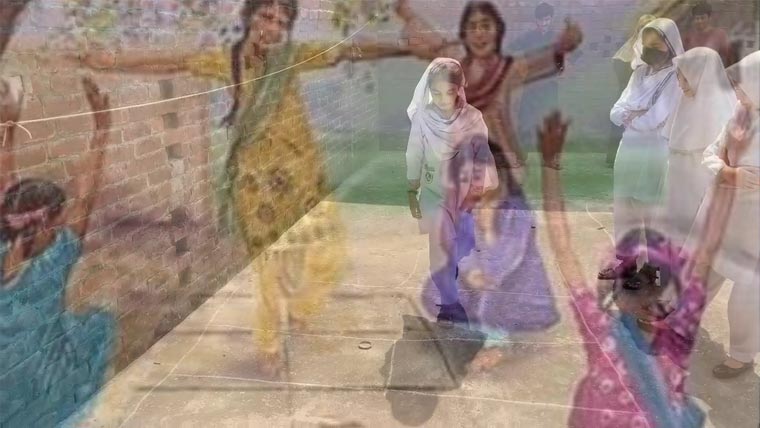 بچیوں کے معدوم ہوتے کھیل: پنجاب میں شٹاپو اور خیبرپختونخوا میں چندرو