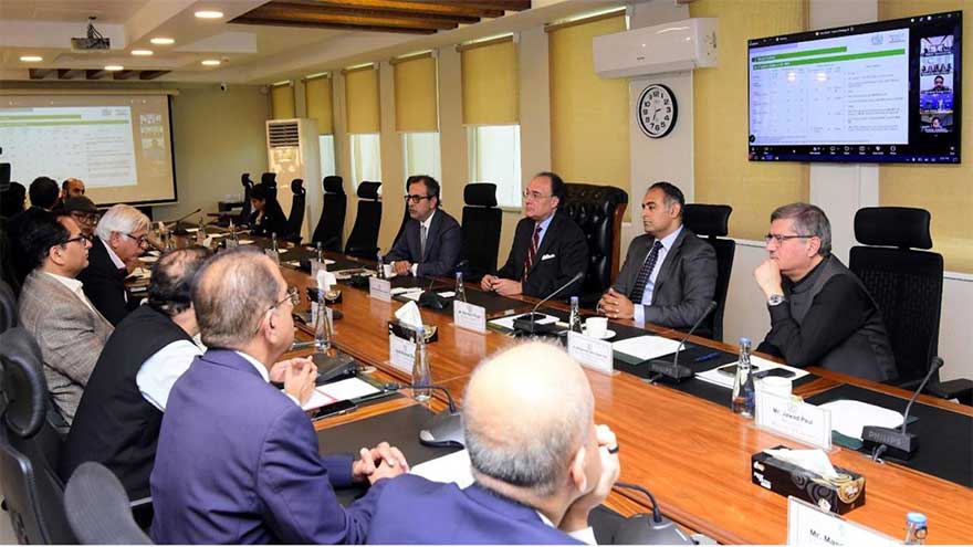 Cabinet body keeps eye on energy supplies, stocks