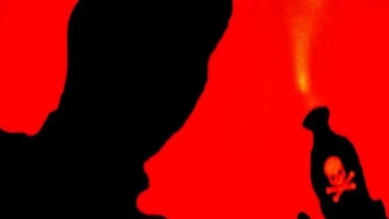 نوابشاہ: گھریلو تنازع پر بیٹے نے باپ اور بھائیوں پر تیزاب پھینک دیا، جھلس کر شدید زخمی