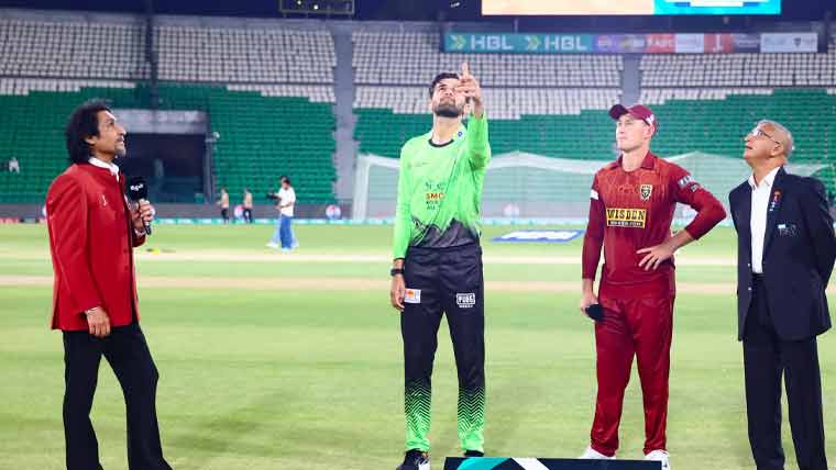 پی ایس ایل 11: افتتاحی میچ میں لاہور قلندرز کا حیدر آباد کیخلاف ٹاس جیت کر بیٹنگ کا فیصلہ