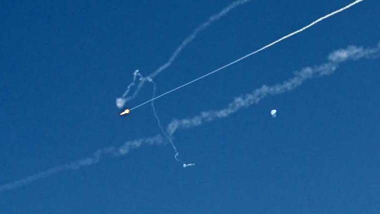 ابوظہبی میں میزائل انٹرسیپٹ ملبہ گرنے سے پاکستانی سمیت 2 افراد جاں بحق