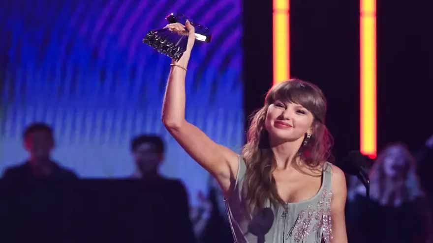 Taylor Swift and 'Showgirl' dominate iHeartRadio Music Awards