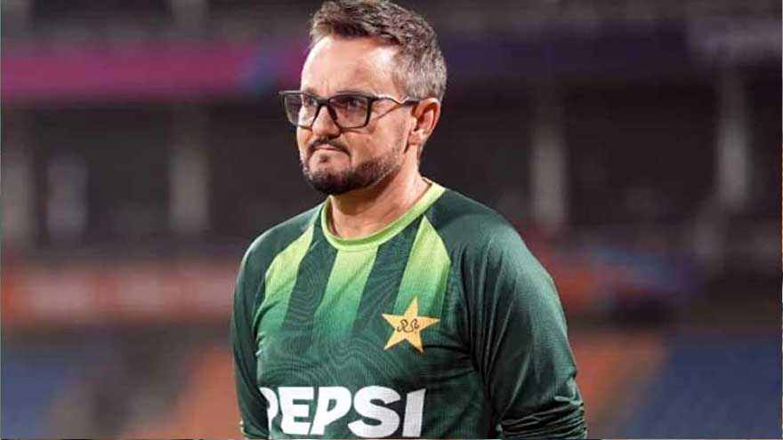 Pakistan coach Mike Hesson undergoes surgery in Lahore instead of New Zealand