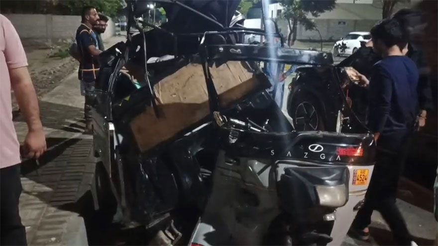 One killed, two injured in Karachi road accident