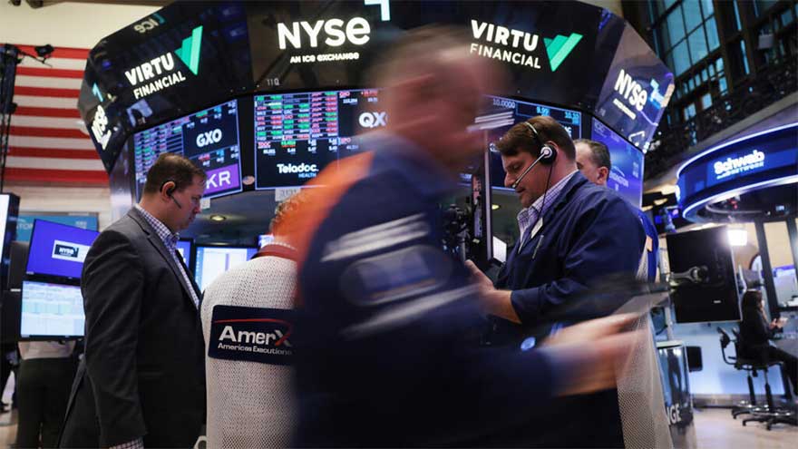 Oil climbs, stocks fall as markets see no end to war