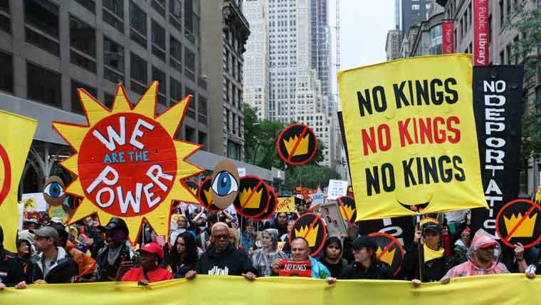 امریکہ سمیت مختلف ممالک میں ٹرمپ کے خلاف ’نو کنگز‘ تحریک کا آغاز، لاکھوں افراد سڑکوں پر