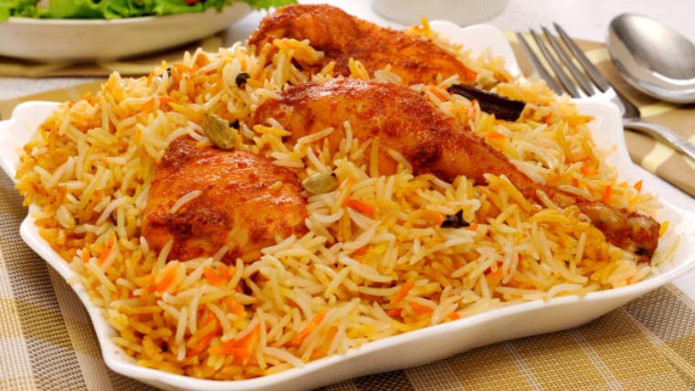 ’پورا مہینہ مفت بریانی کھائیں‘: ریسٹورنٹ کی انوکھی آفر وائرل