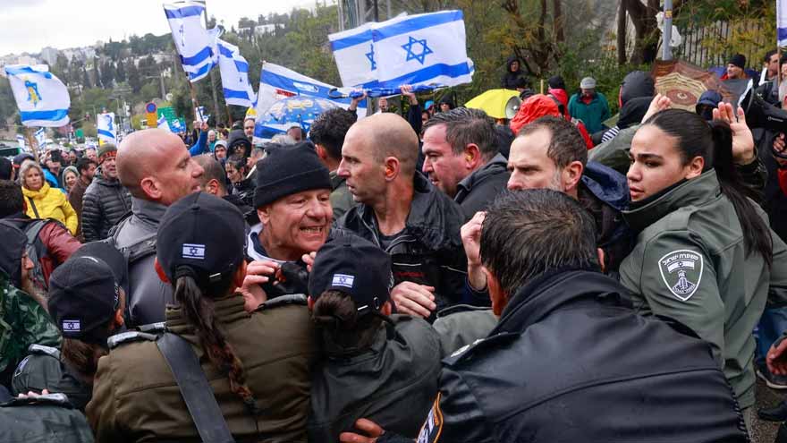 Hundreds of Israelis protest against war; 13 arrested in police crackdown