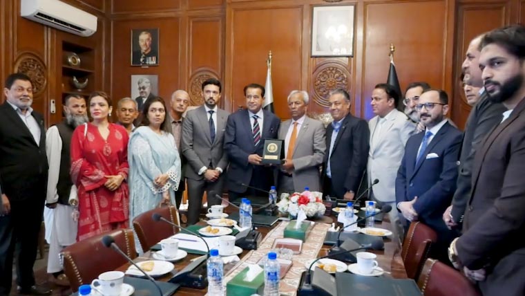 گورنر سندھ سے کاروباری وفد کی ملاقات، معیشت کی بحالی پر اتفاق