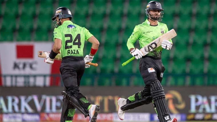 پی ایس ایل 11: لاہور قلندرز کا کراچی کنگز کو 129 رنز کا ہدف