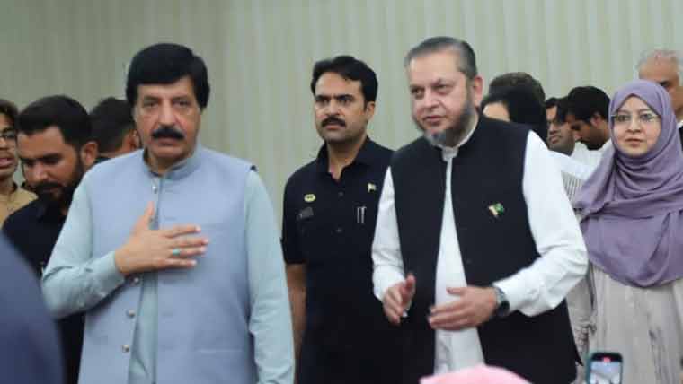 موجودہ حالات میں سب پاکستان کی طرف دیکھ رہے ہیں: گورنر پنجاب