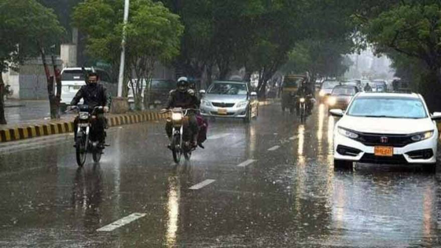 Rain, hail bring pleasant weather to parts of Lahore
