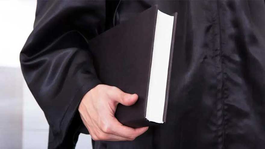 Islamabad High Court lifts ban on lawyers' gowns