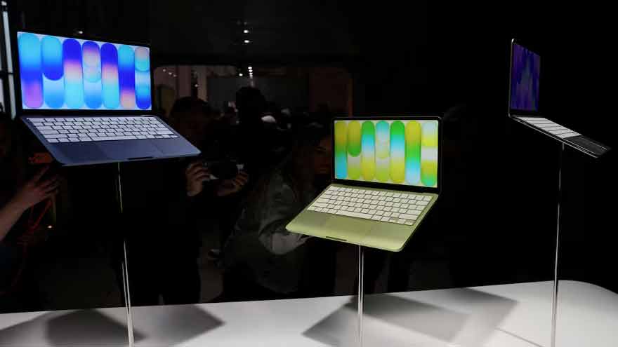 Apple shares rise as iPhone 17 and MacBook Neo drive forecast