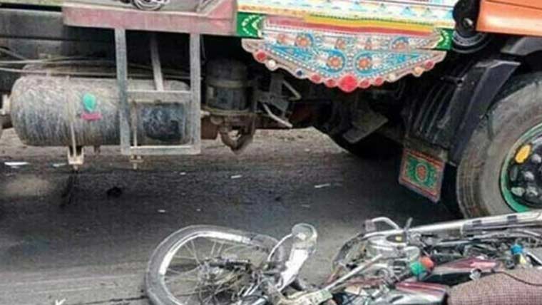 کھاریاں میں آئل ٹینکر نے موٹر سائیکل سوار 3 دوست کچل دیئے