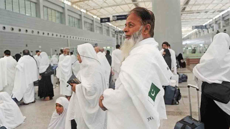 حج پروازوں کا سلسلہ جاری، ہزاروں عازمین سعودی عرب پہنچ گئے