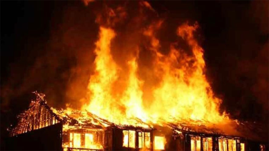 One killed, four injured as fire engulfs huts in Karor Lal Eason