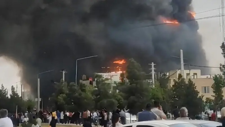 ایران: شاپنگ سینٹر میں خوفناک آگ بھڑک اُٹھی، 8 افراد جاں بحق