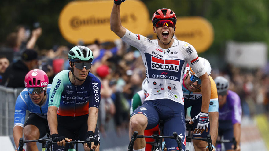 France's Magnier sprints to victory in crash-hit Giro opener