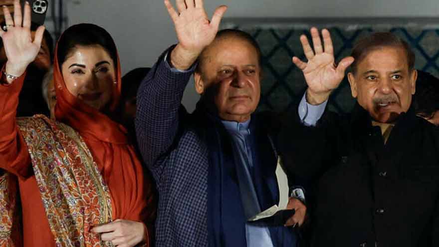 Shehbaz Sharif meets Nawaz Sharif, discusses political and economic situation