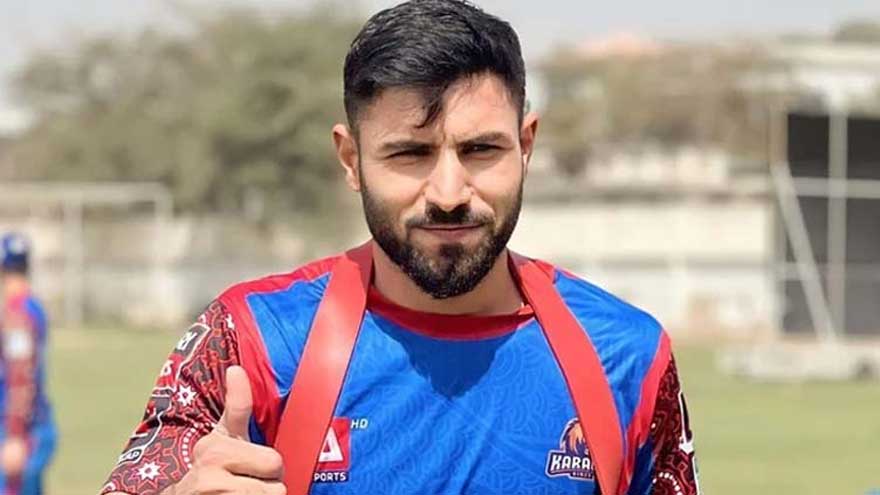 Pakistan cricketer Irfan Niazi warned for not wearing seat belt