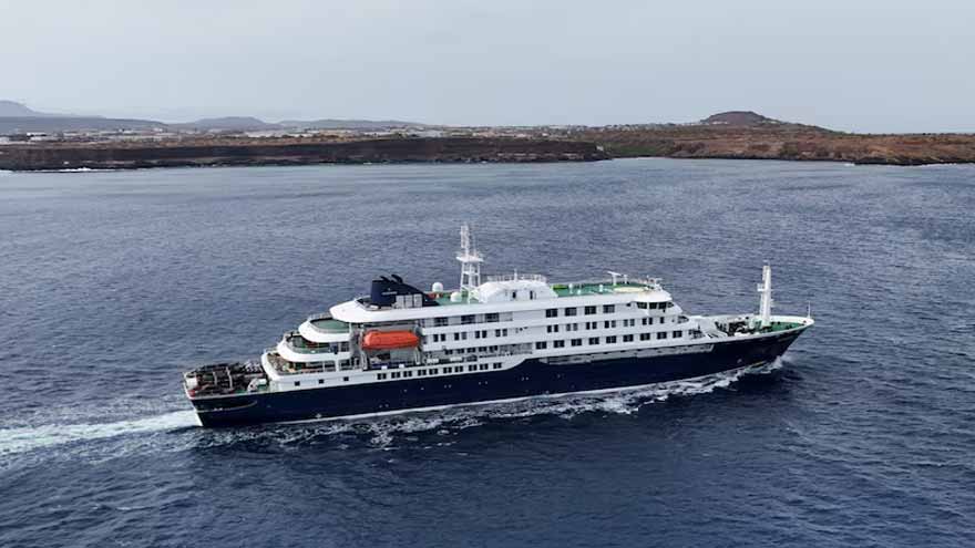 Cruise ship hit by hantavirus outbreak arrives in Tenerife