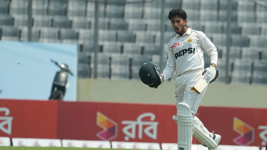 Awais was 'zoned out for five minutes' after being struck on helmet