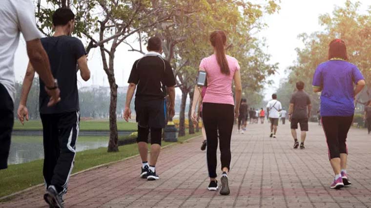 وزن میں کمی کیلئے روزانہ کتنے قدم چلنا چاہیے؟ نئی تحقیق کے حیران کن نتائج