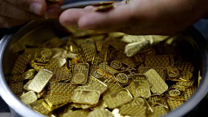 Gold falls on oil-driven inflation worries as US–Iran peace talks falter