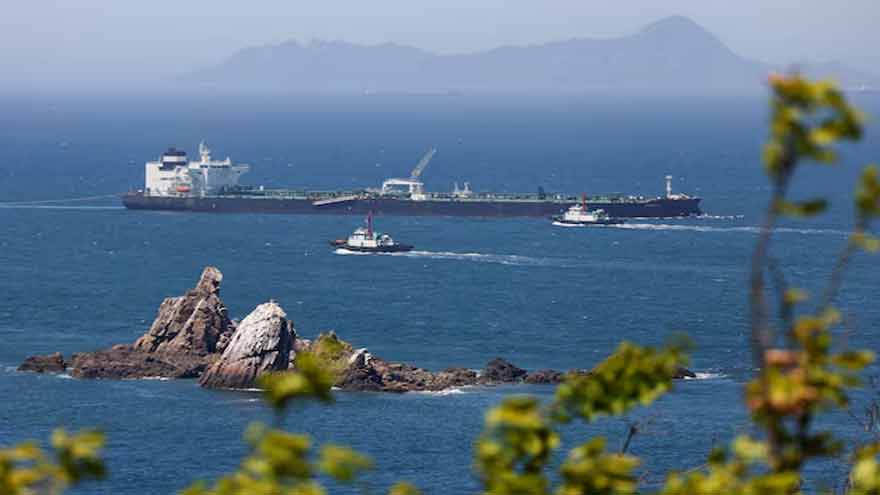 Oil jumps as US and Iran disagree on peace proposal