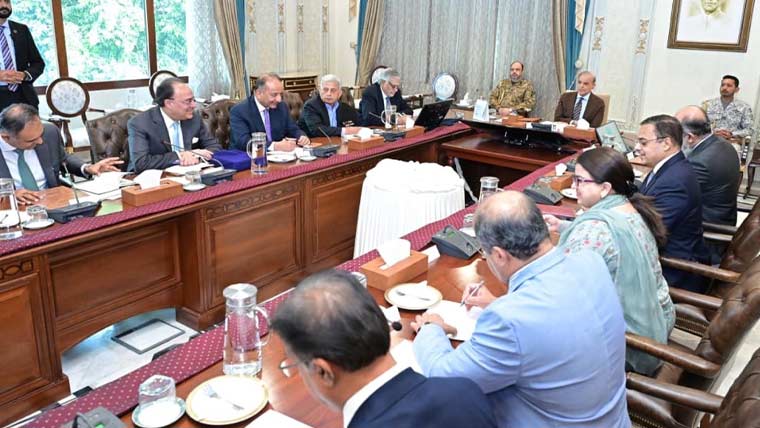 برآمدات پر مبنی صنعت، ملکی ترقی کے اہداف کیلئے ناگزیر: وزیراعظم