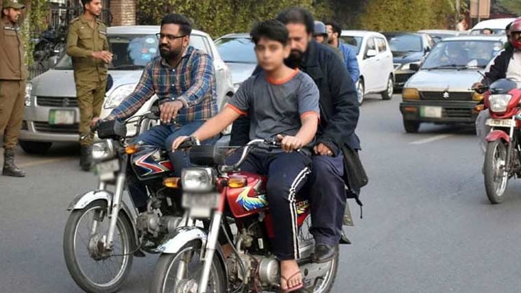 کم عمر بچوں کیلئے سپیشل موٹر سائیکل ڈرائیونگ پرمٹ لانے کا فیصلہ