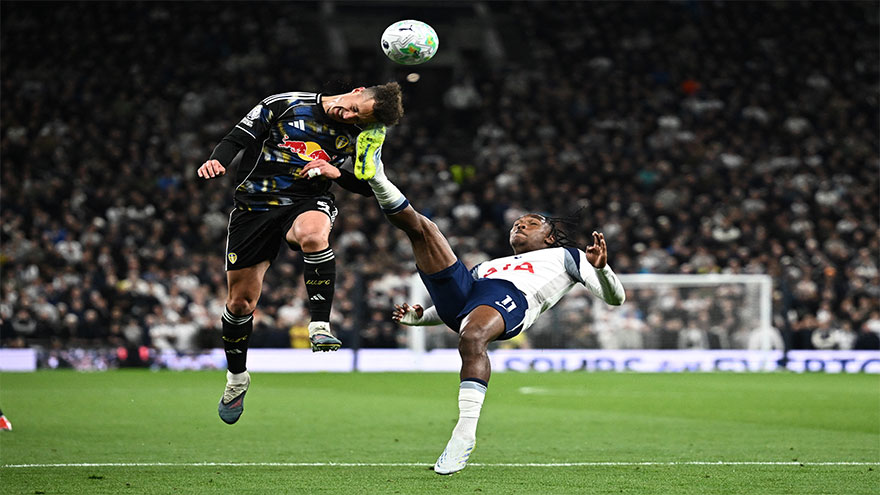 Leeds draw leaves Spurs in relegation peril