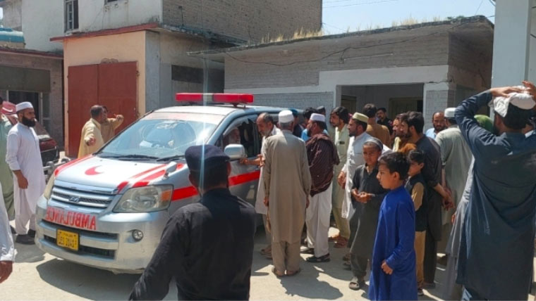نوشہرہ: باڑ لگانے کا تنازع پر 2 گروہوں میں فائرنگ، 7 افراد جاں بحق