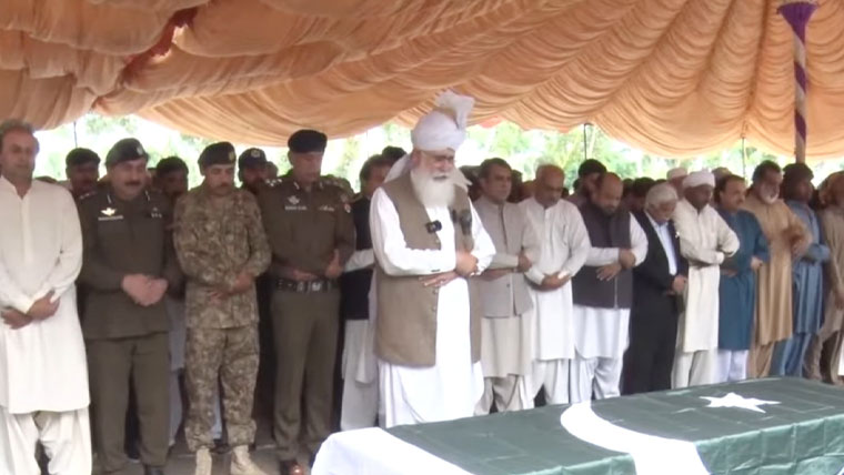 اٹک میں خودکش بمبار کو روکنے والے بہادر شہری لیاقت خان شہید کی نماز جنازہ