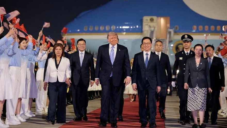 Trump reaches China amid trade war, Iran tensions