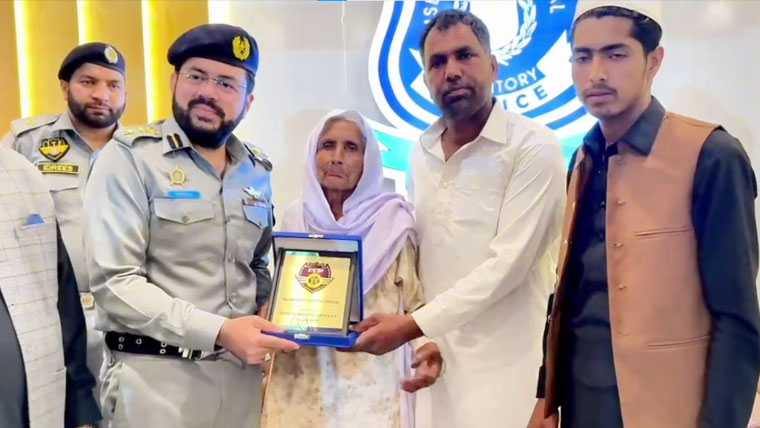 اسلام آباد پولیس کا شہید لیاقت علی کے اہلِ خانہ کو خصوصی خراجِ تحسین