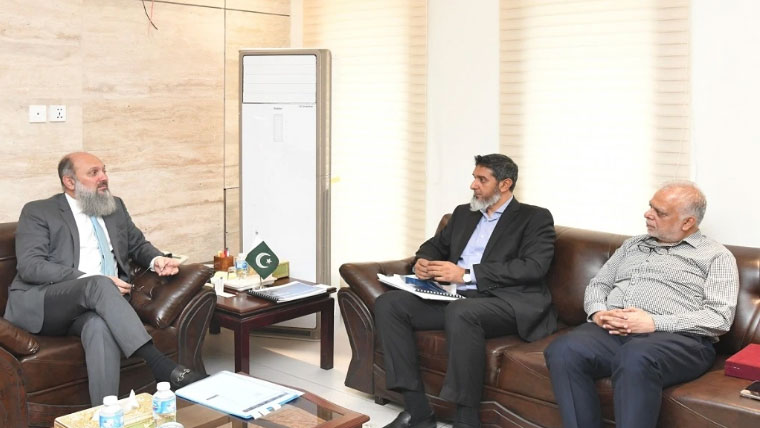 وزیر تجارت کا پاکستان کے چمڑا صنعت کی عالمی منڈی میں مسابقت بڑھانے پر زور