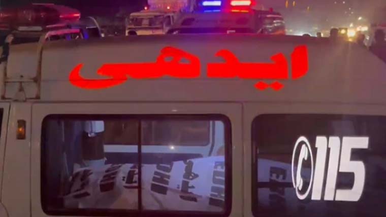 کراچی: نامعلوم گاڑی کی ٹکر سے موٹر سائیکل سوار 2 نوجوان جاں بحق