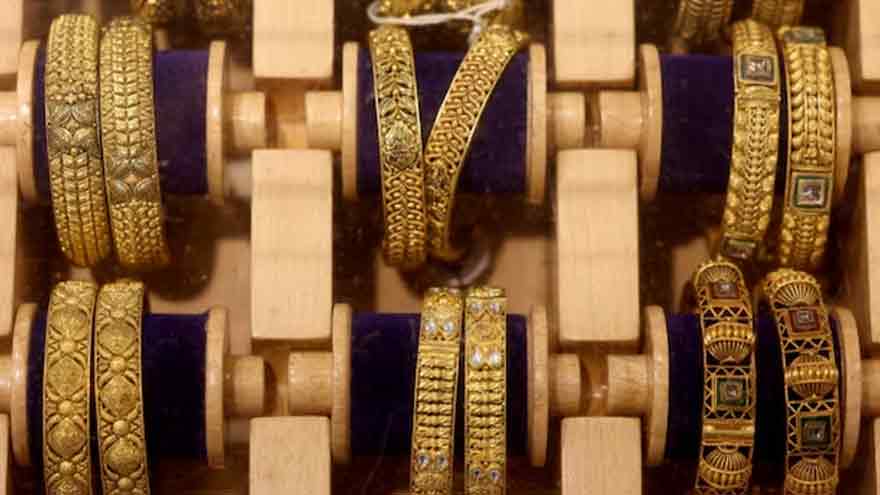 Gold heads for weekly loss amid inflation fears 