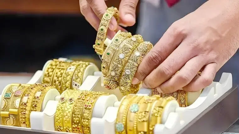 عالمی اور مقامی مارکیٹوں میں سونے کی قیمتوں میں اچانک بڑی کمی