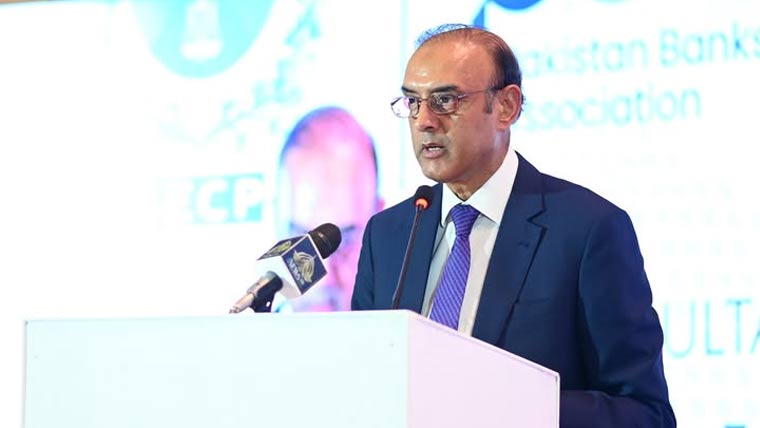 پاکستان کی معیشت میں نمایاں بہتری آئی، زرمبادلہ ذخائر 17 ارب ڈالر تک پہنچ گئے: گورنر سٹیٹ بینک