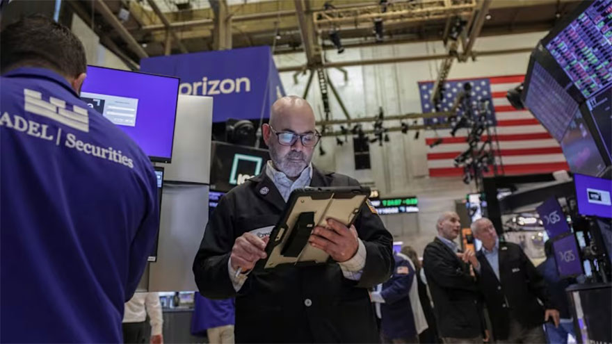 Stocks tumble as US-Iran impasse fuels inflation fears