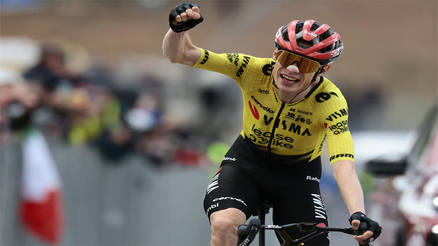 Vingegaard powers to maiden Giro stage victory
