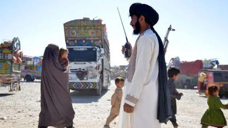 طالبان رجیم کی ناقص پالیسیوں سے افغان تاجر شدید متاثر، ہزاروں ٹن اجناس خراب