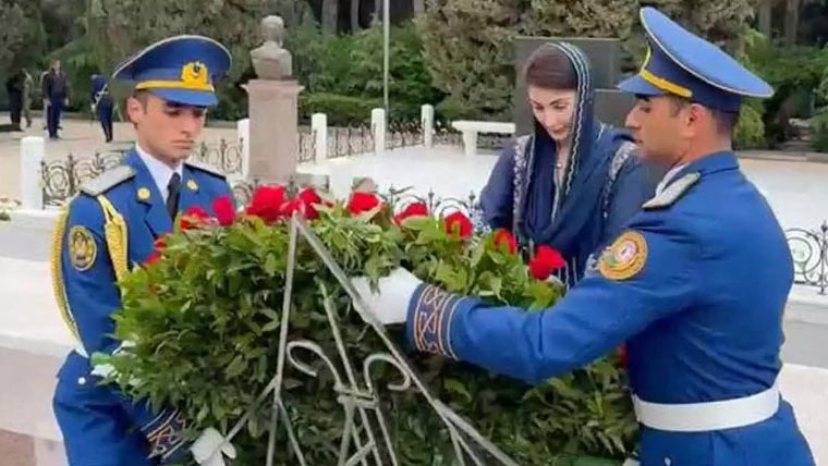 مریم نواز کی آذربائیجان کے بابائے قوم حیدر علی کے مقبرے پر حاضری